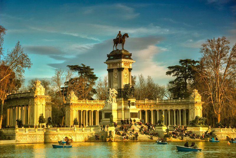 Bron:  http://www.driftwoodjournals.com/10-best-things-to-do-in-madrid-a-loved-up-inside-guide/
